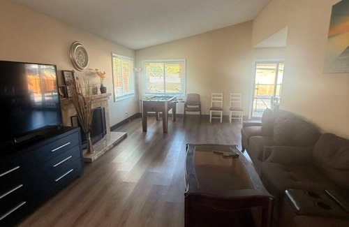 Duarte House | Charming 4-bedroom bungalow with WiFi and AC in Duarte