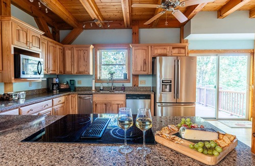 Old Fort Cabin | Charming 4-bedroom cabin with Hot Tub and Firepit in Old Fort