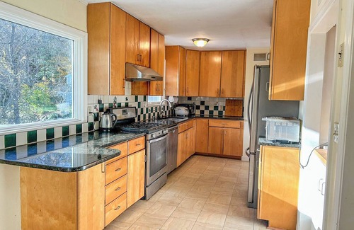 Lexington House | Charming 4-bedroom entire house in Lexington