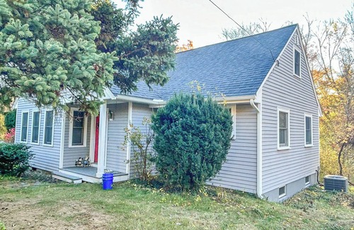Lexington House | Charming 4-bedroom entire house in Lexington
