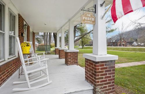 Mountain City House | Charming 4 bedroom farmhouse with large backyard for entertaining
