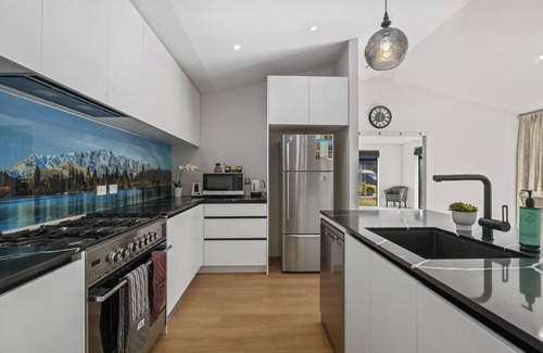 Lower Shotover House | Charming 4-bedroom house in lovely Queenstown with WiFi, AC