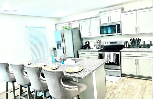Paw Creek House | Charming 4-bedroom house in Queen City Charlotte