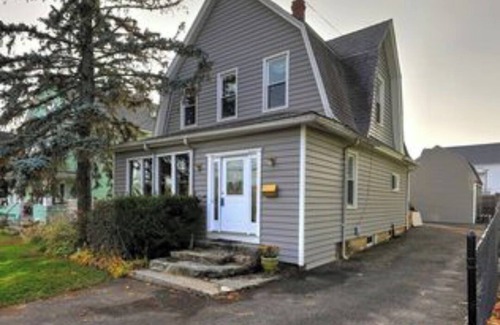 Fairfield House | Charming 4-bedroom house with AC and WiFi in serene Fairfield