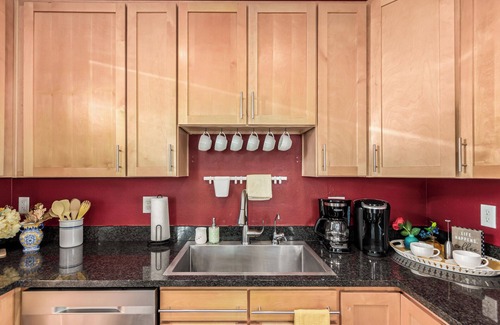 Belle Creek House | Charming 4-Bedroom Home + Separate Basement Suite-perfect for families or groups.