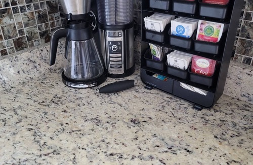 Kissimmee House | Charming 4-bedroom house with coffee/tea station WiFi and AC in Kissimmee