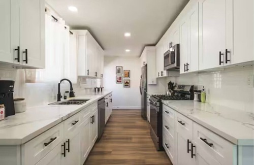 La Puente House | Charming 4-bedroom house with WiFi, AC in pleasant La Puente
