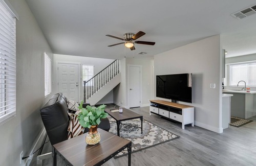 Las Vegas House | Charming 4-bedroom house with AC, WiFi in lovely Las Vegas