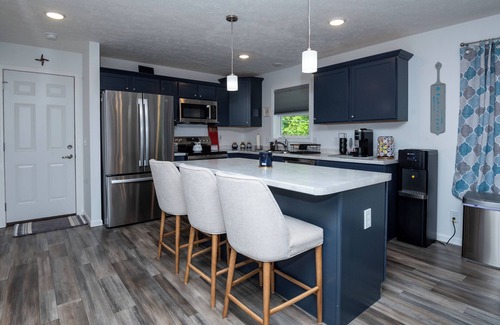 Sister Lakes House | Charming 4-bedroom house with AC and WiFi in Dowagiac