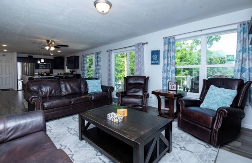 Sister Lakes House | Charming 4-bedroom house with AC and WiFi in Dowagiac