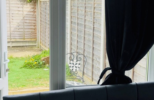 Broad Green House | Charming 4-bedroom house in Croydon for a delightful stay