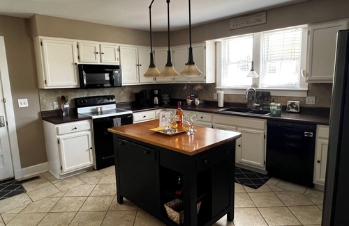 Hermann House | Charming 4-bedroom house in Hermann, MO. Walking distance to downtown venues.