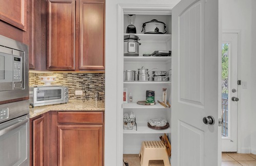 Cardinal Hills House | Charming 4-bedroom house in delightful LakeWay with AC