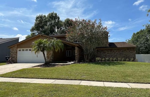 Orlando House | Charming 4-bedroom house with Pool and Fireplace in Orlando