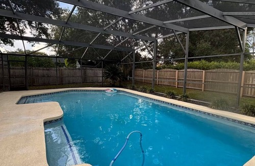 Orlando House | Charming 4-bedroom house with Pool and Fireplace in Orlando