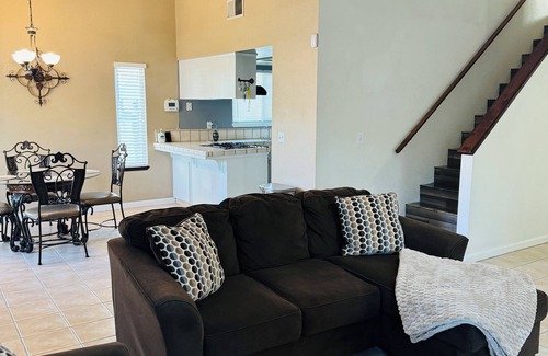 Visalia House | Charming 4-bedroom house with AC and WiFi in welcoming Visalia