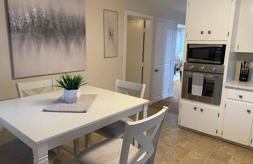 Dedham House | Charming 4-bedroom house with walk in basement and WiFi near Boston