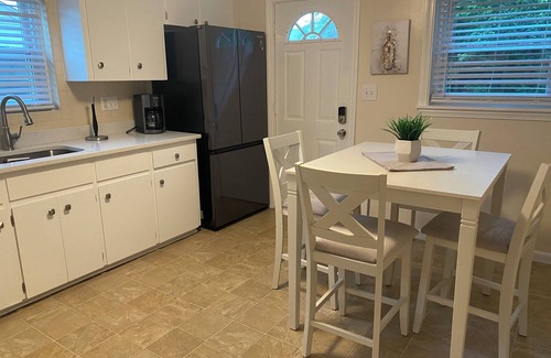 Dedham House | Charming 4-bedroom house with walk in basement and WiFi near Boston