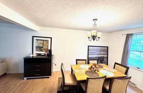 Hudson House | Charming 4-bedroom house with WiFi and AC in delightful Hudson
