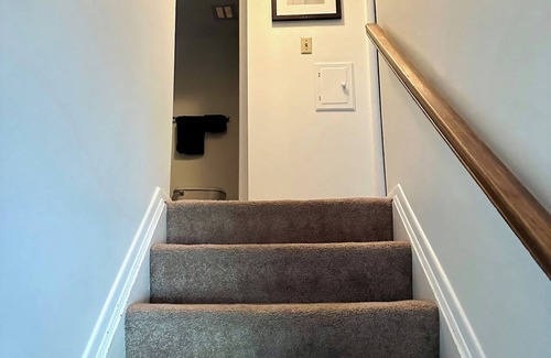 Hudson House | Charming 4-bedroom house with WiFi and AC in delightful Hudson