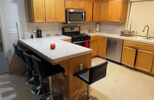 Merced House | Charming 4-bedroom house 4 min away UC Merced - Yosemite