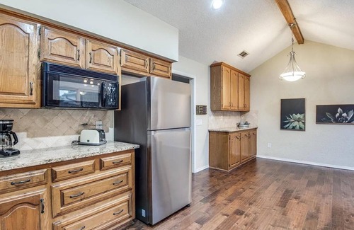 Plano House | Charming 4-bedroom house with Pool and Game Room in Pleasant Plano
