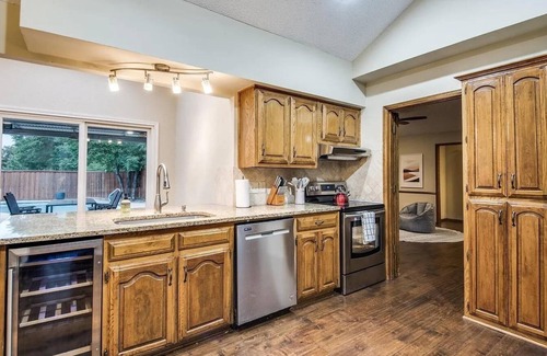 Plano House | Charming 4-bedroom house with Pool and Game Room in Pleasant Plano