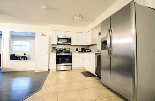 Pooler House | Charming 4-bedroom house with Private Pool near Savannah