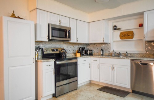 Pooler House | Charming 4-bedroom house with Private Pool near Savannah