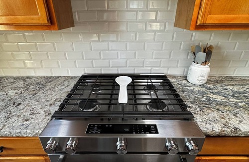 El G.H.E.K.O. House | Charming 4-bedroom house in brilliant Tucson with WiFi, AC swimming pool.