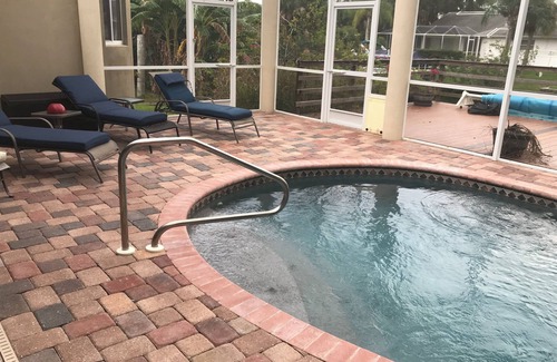 Venice House | Charming 4-bedroom house with AC, WiFi, In- ground pool. 12 minutes to Beach