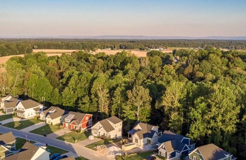 Tullahoma House | Charming 4 Bedroom Lake Side Retreat at The Reserve at Holiday Landing