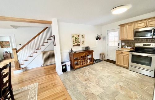 Roscoe House | Charming 4-bedroom Private Home on 5 Acres of Land with Open Mountain View’s