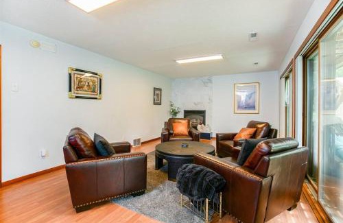Georgetown Apartment | Charming 4-Bedroom Retreat Near Notre Dame