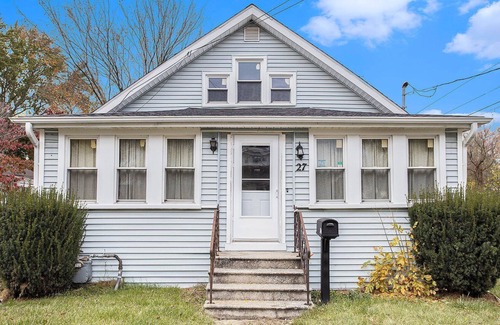 Battle Creek House | Charming 4-bedroom house with WiFi and AC in Battle Creek, Near Casino