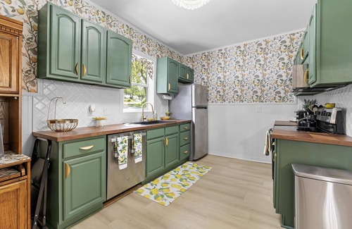Brooksville House | Charming 4-bedroom house in historic downtown Brooksville