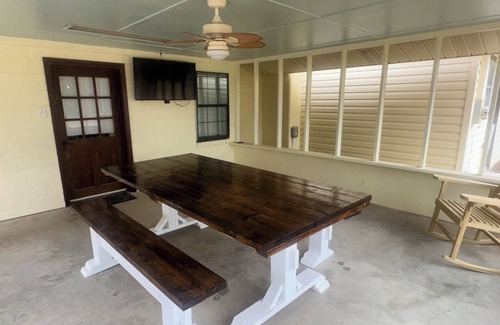 Grand Ridge House | Charming 4-bedroom house in Grand Ridge