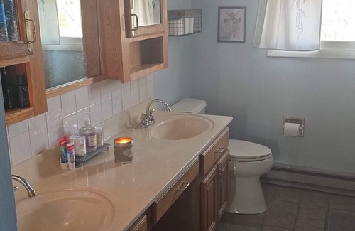 Mountain Top House | Charming 4 bedroom house with WiFi, AC in gorgeous Mountain Top