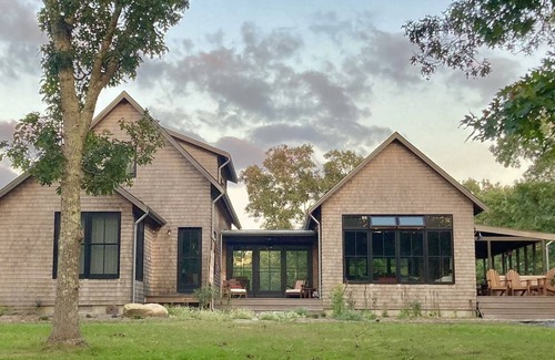 Vineyard Haven House | Charming 4-bedroom house in enchanting West Tisbury near Lambert’s Cove