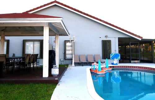 Plantation Villa | Charming 4-bedroom villa with AC and WiFi in serene Plantation