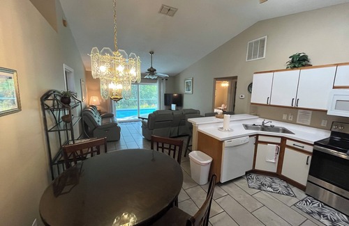 Woodridge Villa | Charming 4-bedroom villa with WiFi and AC in tranquil Clermont near to Disney
