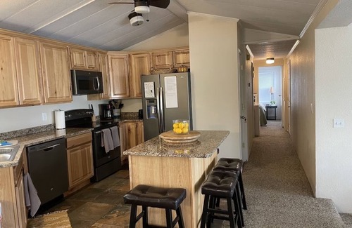 Stratford House | Charming 4 Bedroom with spectacular views of Moses Lake!