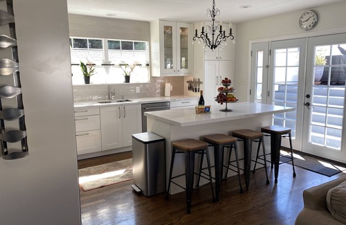 La Jolla House | Charming 4 BR/2 BA Birdrock Beach House with Some Ocean View