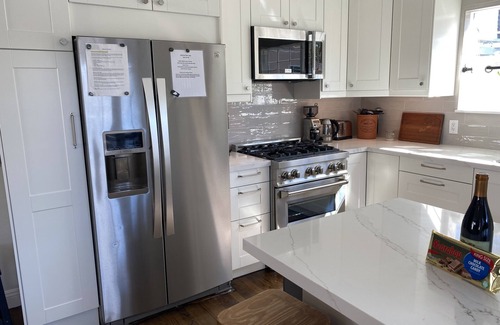 La Jolla House | Charming 4 BR/2 BA Birdrock Beach House with Some Ocean View