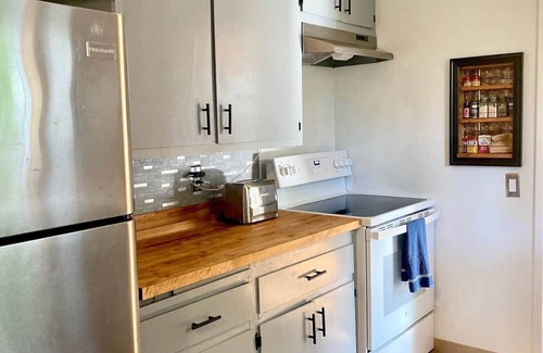 Humboldt Hill House | Charming 4B/2B Home In Exclusive Neighborhood of Eureka