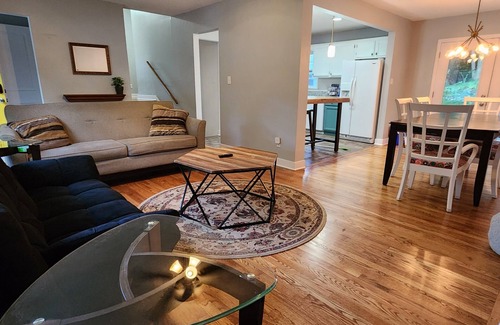 Liberty House | Charming 4BR Getaway: Family Luxury MOLISP1467