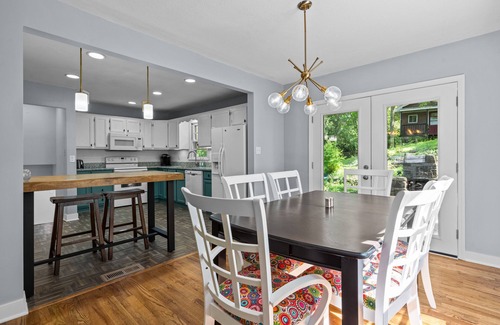 Liberty House | Charming 4BR Getaway: Family Luxury MOLISP1467