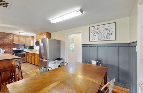 Morehead City House | Charming 4BR Getaway With Central A/C, Full Kitchen and Pet-Friendly