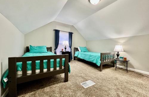 Lindenwald House | Charming 4BR Home in Liberty Township w Large Deck