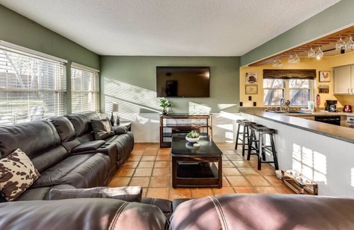 Bedford House | Charming 4BR home - Perfect for the Whole Family!